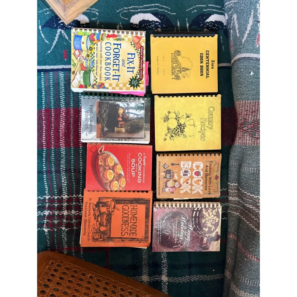 Vintage Cookbook Lot of 8 Fix-It and Forget-It Campbell Soup Community Recipes